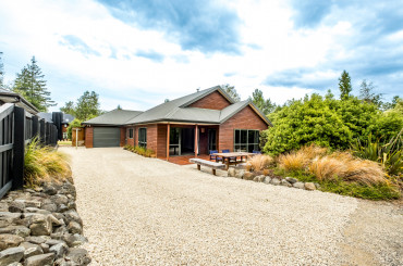 27 Caverhill Close