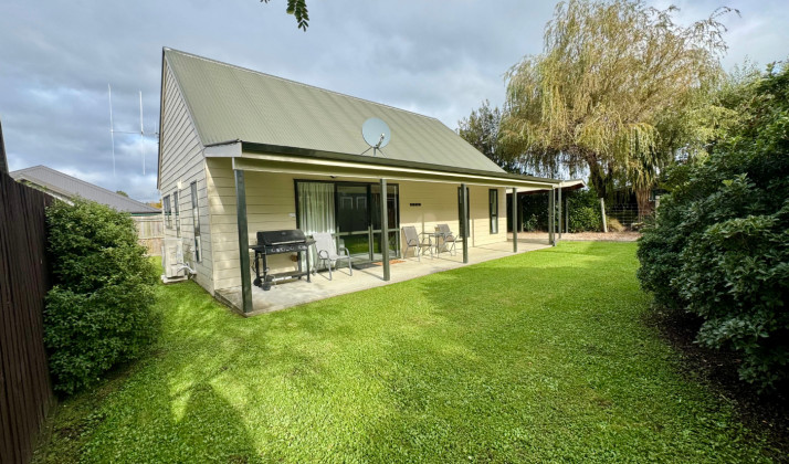 15b Caverhill Close