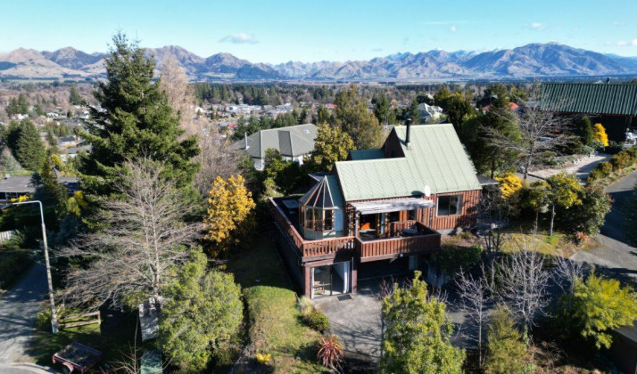 90 Chalet Crescent