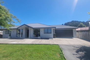 30 Rutherford Crescent