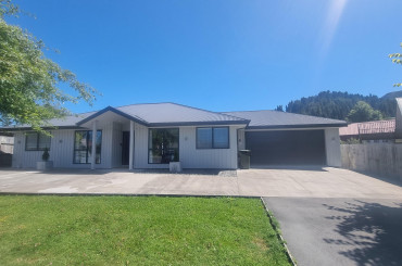 30 Rutherford Crescent