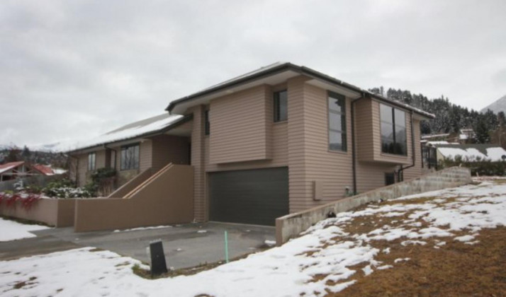 20 Rutherford Crescent