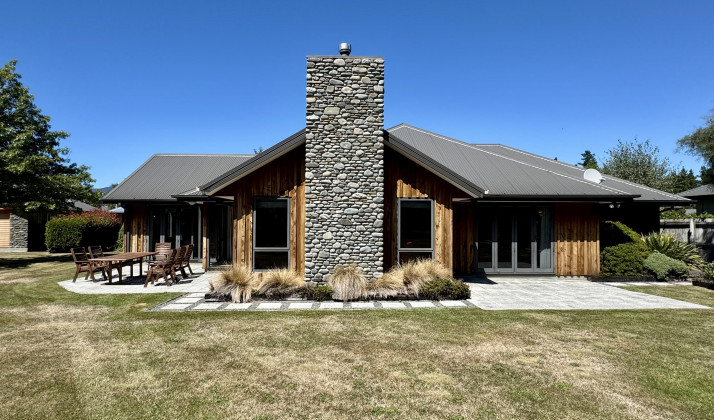 6 Mt Isobel Place